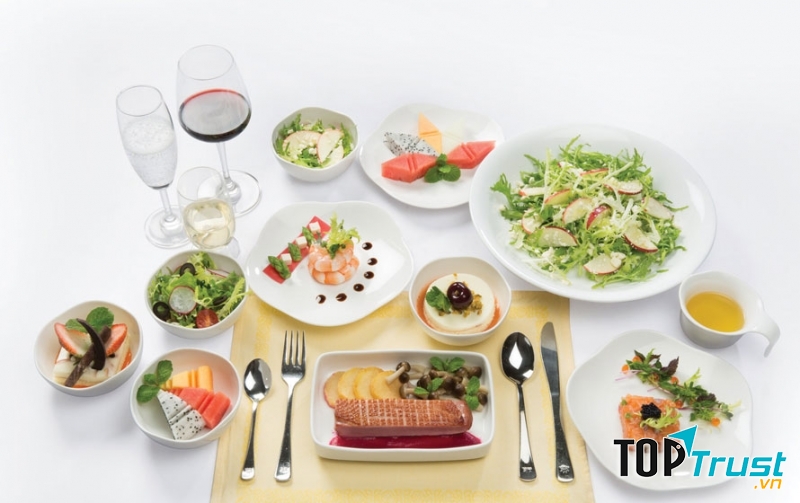 Mỗi bữa nên cắt giảm lượng tinh bột và thịt, mỗi loại ởmức dưới 200g một ngày để đẩy lùi các vấn đề tim mạch, giữ vóc dáng thon gọn để luôn trẻ trung, tự ti và năng động