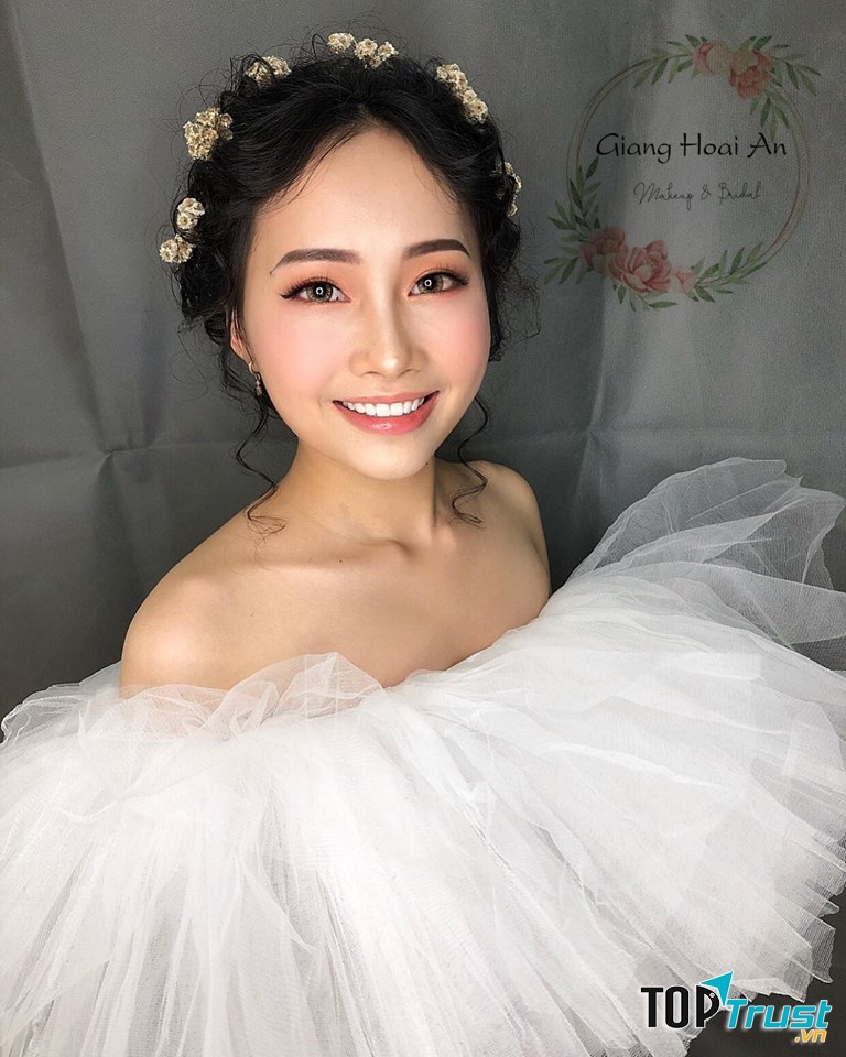 Giang Hoai An makeup store