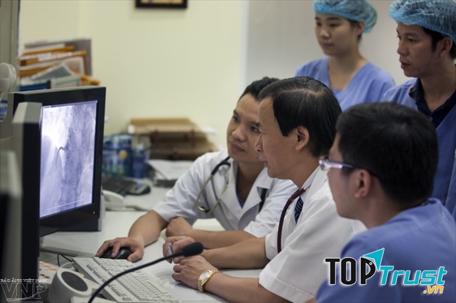 Ông luôn chỉ dạy nhiệt tình đối với đồng nghiệp và học trò của mình.