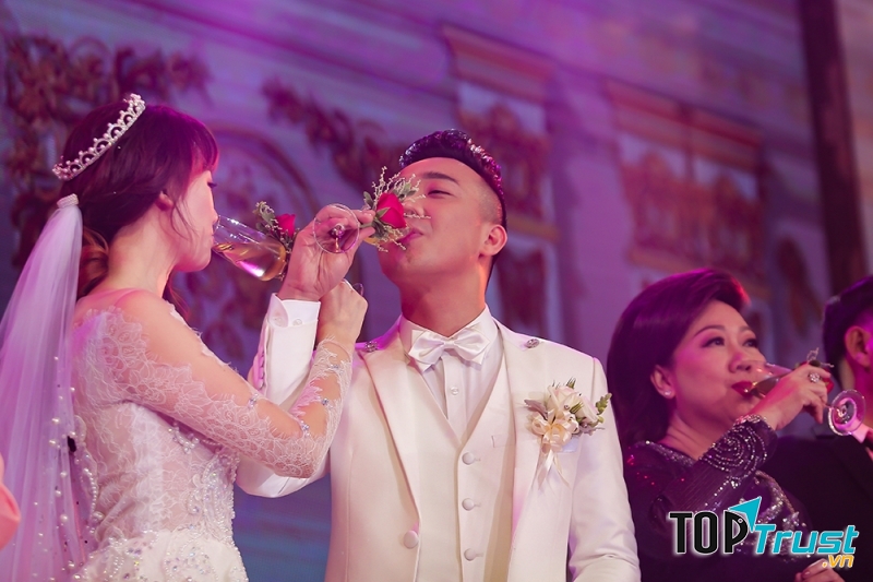 Tiệc cưới tiền tỉ của Trấn Thành