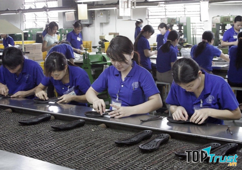 Xưởng sản xuất và gia công giày nữ