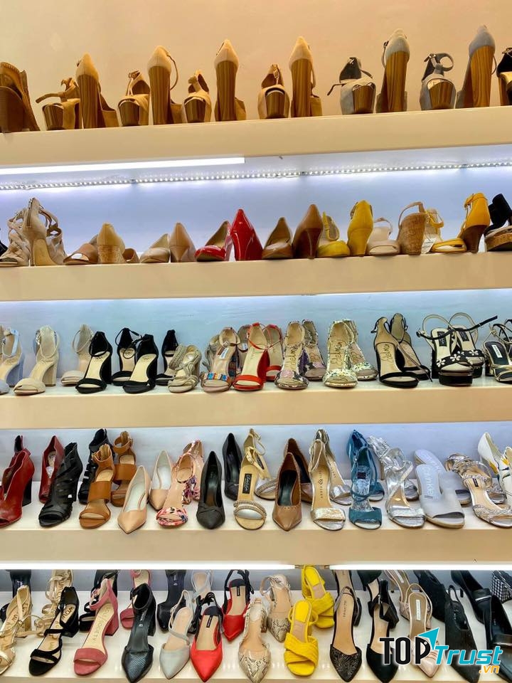 Giầy Hiệu Giá Rẻ 52