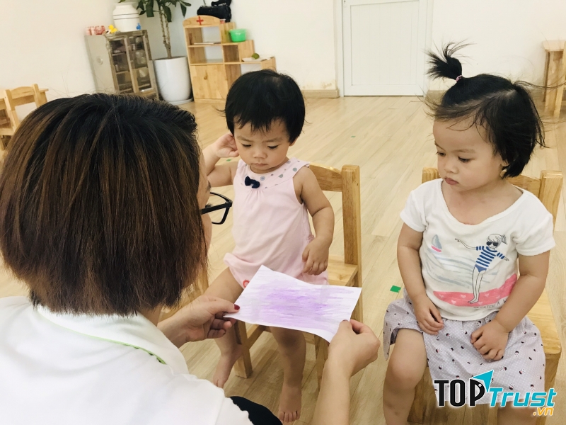 Giấy không bị ướt khi tô sáp màu