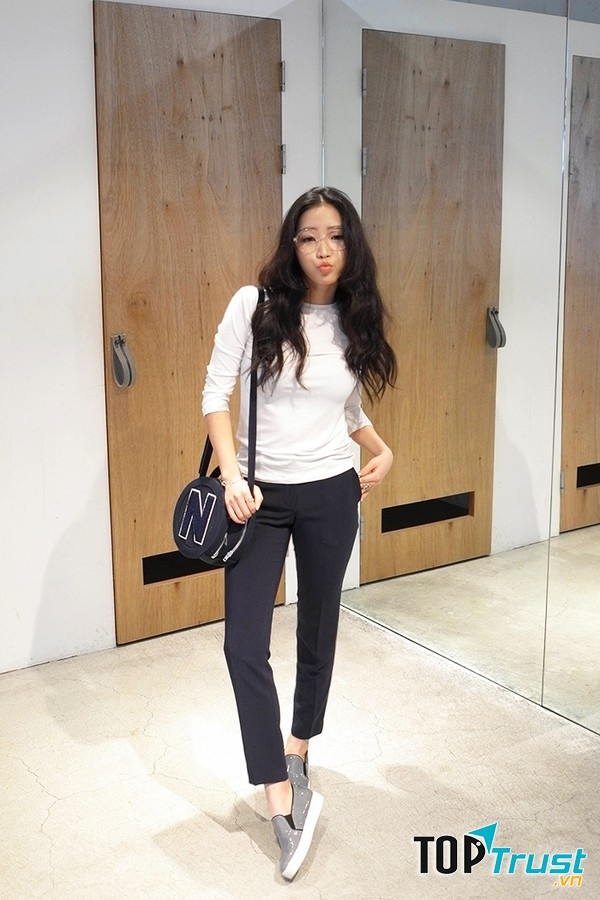 Một đôi giày slip-on tạo cảm giác thoải mái nơi công sở.