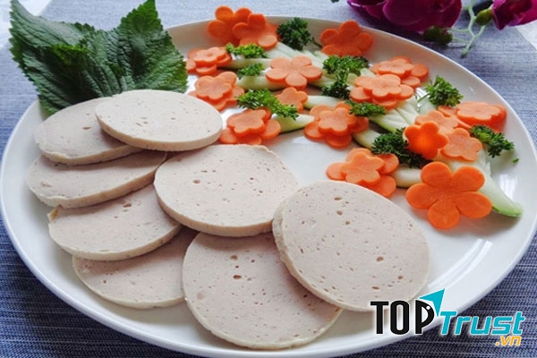 Thưởng thức món giò gà được làm từ thịt gà  thơm ngon, đặc trưng