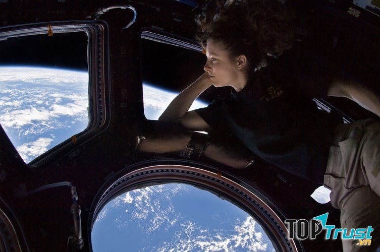 Cách các phi hành gia ngắm nhìn Trái Đất.