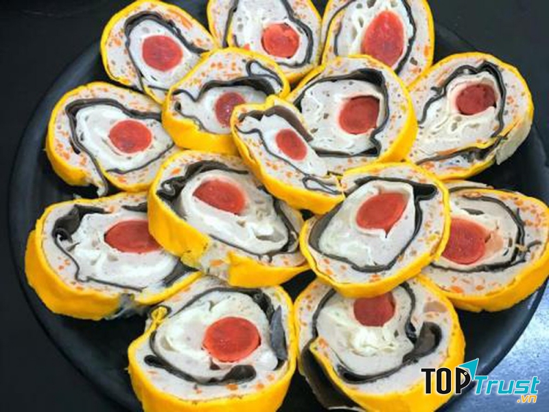 Giò hoa ngũ sắc hấp dẫn trong mâm cỗ ngày Tết