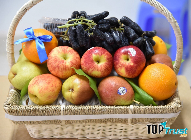 Giỏ hoa quả nhập khẩu - món quà ý nghĩa, thiết thực.