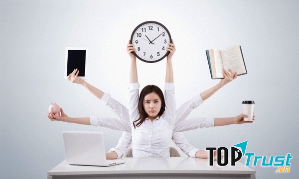 Giờ làm việc dài ra, những chuyến thăm nhà ngắn lại.