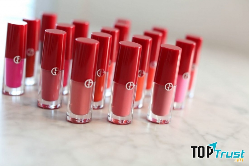 Giorgio Armani Lip Magnet là dòng son kem lì không gây khô môi