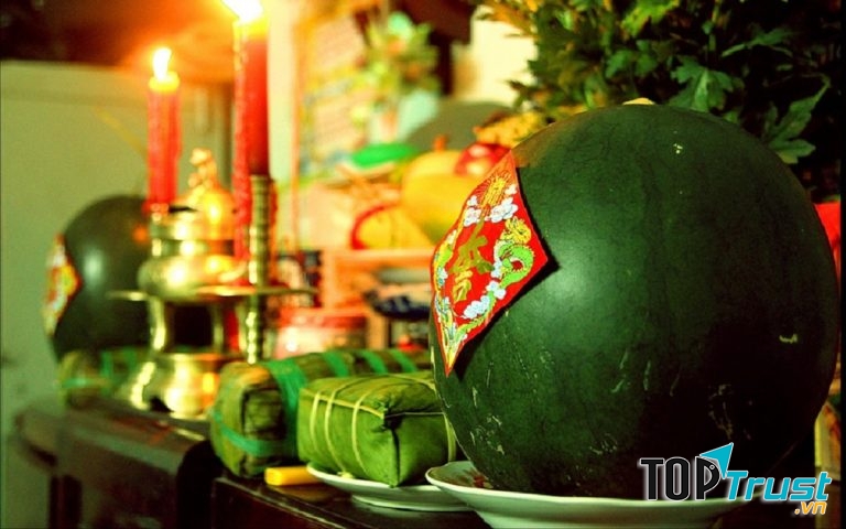 Giữ bàn thờ sạch sẽ.