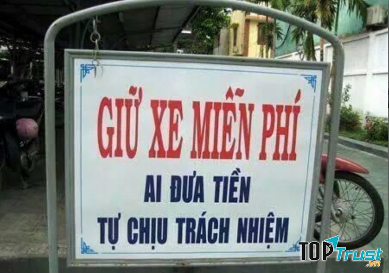 Bảng đặt tại bệnh viện Mắt Đà Nẵng cực kì gây ấn tượng