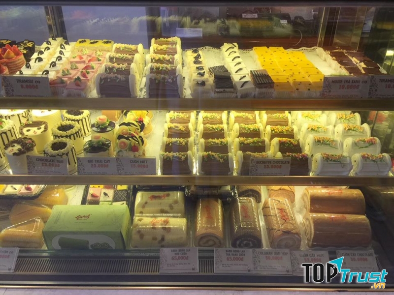 Ra đời từ năm 1950, Givral Bakery luôn khiến thực khách hài lòng với nét đẹp tinh tế của những chiếc bánh thơm ngon.