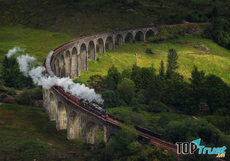 Cây cầu huyền bí đã từng xuất hiện trong bộ phim nổi tiếng Harry Potter