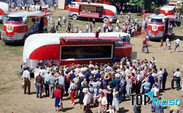 GM Futurliner No.10 thu hút hàng triệu người tham quan