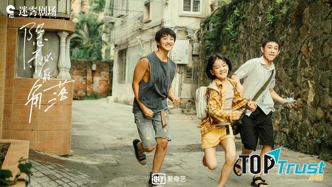 Góc khuất bí mật được chuyển thể từ tiểu thuyết Đứa trẻ hư của tác giả Tử Kim Trần.