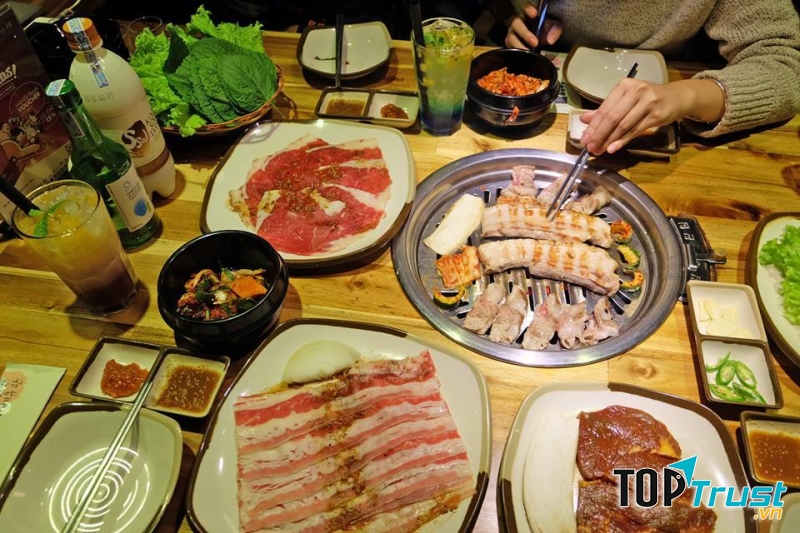 Buffet ngon hấp dẫn tại nhà hàng