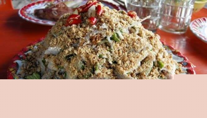 Dĩa gỏi đầy ắp hấp dẫn