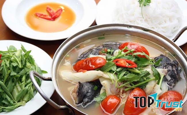 Nồi lẩu cá lăng ấm lòng thực khách