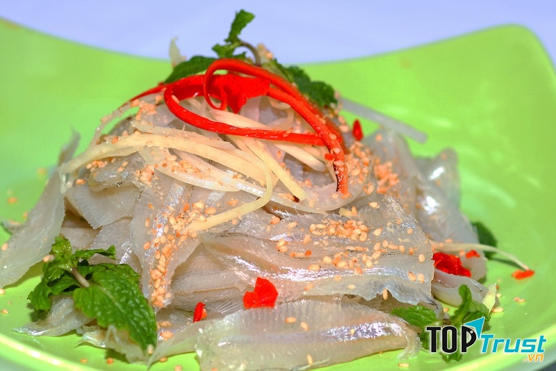 Một phần dĩa cá có giá 60K hoặc hơn tùy loại