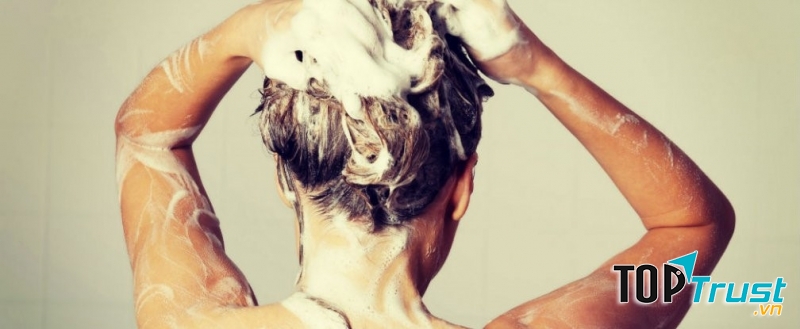 Gội đầu 2 đến 3 lần/tuần để đảm bảo tóc luôn chắc khỏe