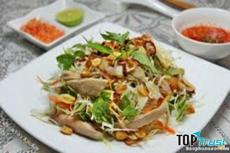 Món gỏi gà xé phay