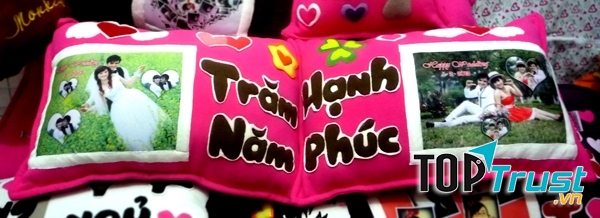 Tặng chồng gối in hình 2 vợ chồng