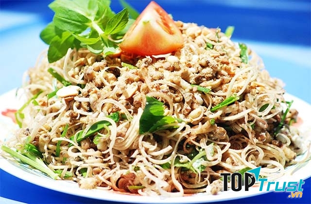 Gỏi nhộng ong rừng U minh