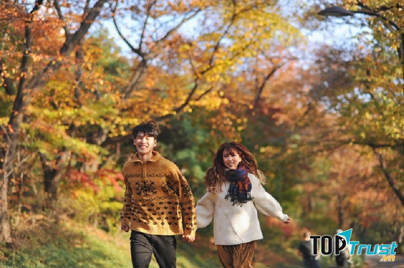 Khi anh gọi tên em bình yên xoay vòng...