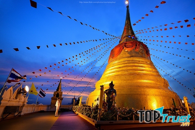 Chùa Núi Vàng - Wat Saket.