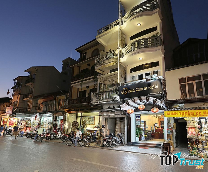 Mặt tiền khách sạn Golden Charm