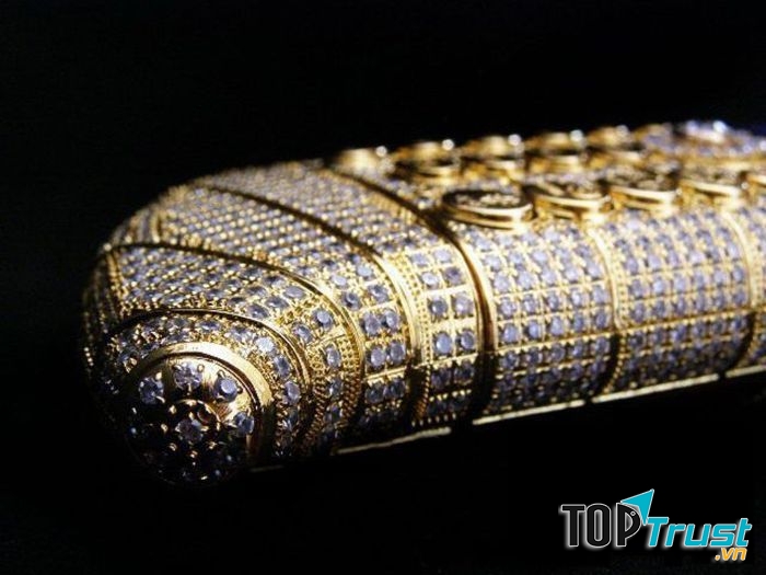 Thiết kế độc đáo với diện ích màn hình 4 inch, trị giá 1.300.000 USD