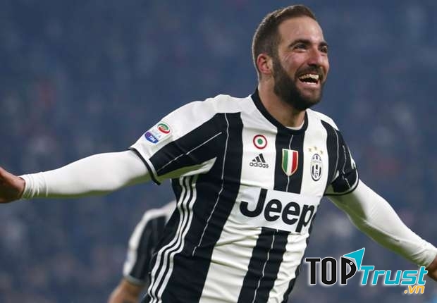 Gonzalo Higuaín trong màu áo Juventus
