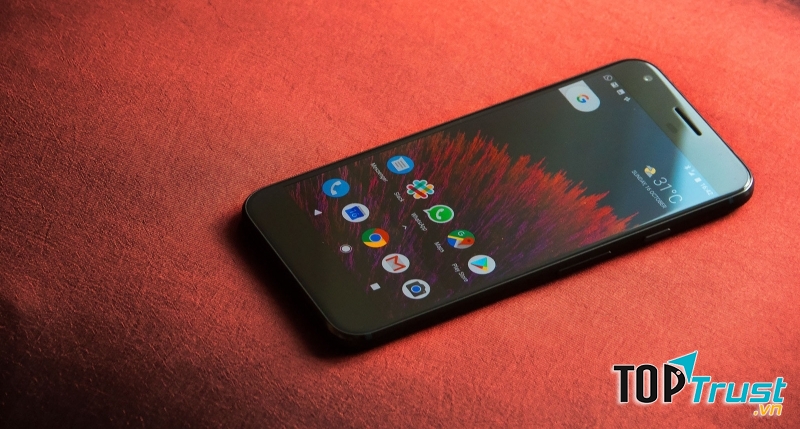 Google Pixel XL là bản kích thước to hơn của Google Pixel