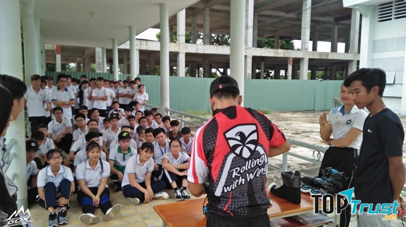 Ban giảng huấn GOX Academy cùng sinh viên trường DH CNTT - ĐHQG TP.HCM