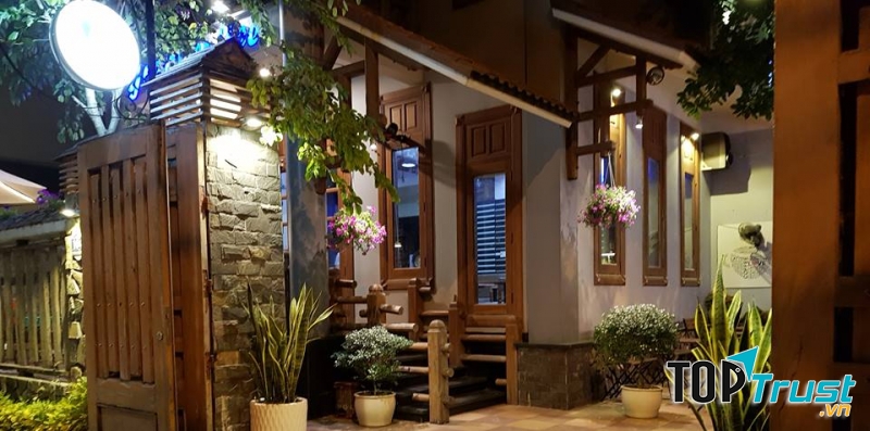 Gozar Coffee là một quán cafe nằm trong một biệt thự cổ