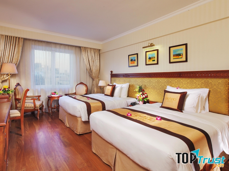 Phòng ngủ được trang trí ấm áp, sang trọng