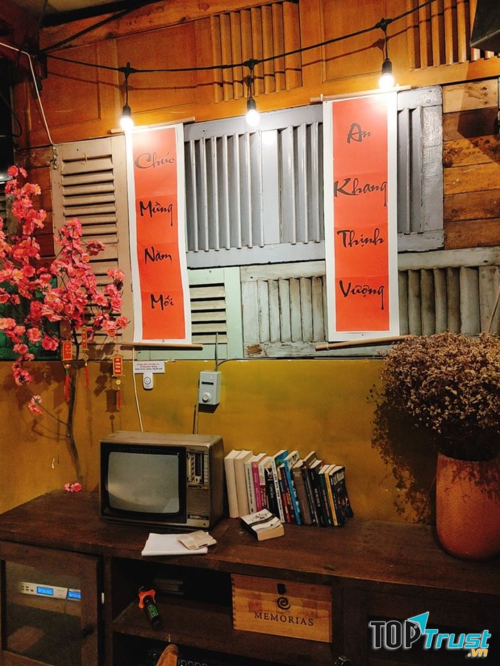 Trang trí tại quán