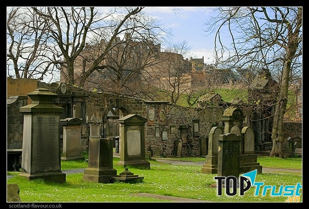 Hình ảnh bên trong tu viện này