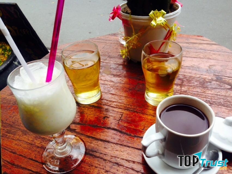 Thưởng thức thức uống ngon tại Guitar Hawaii Hội An Live Music Bar