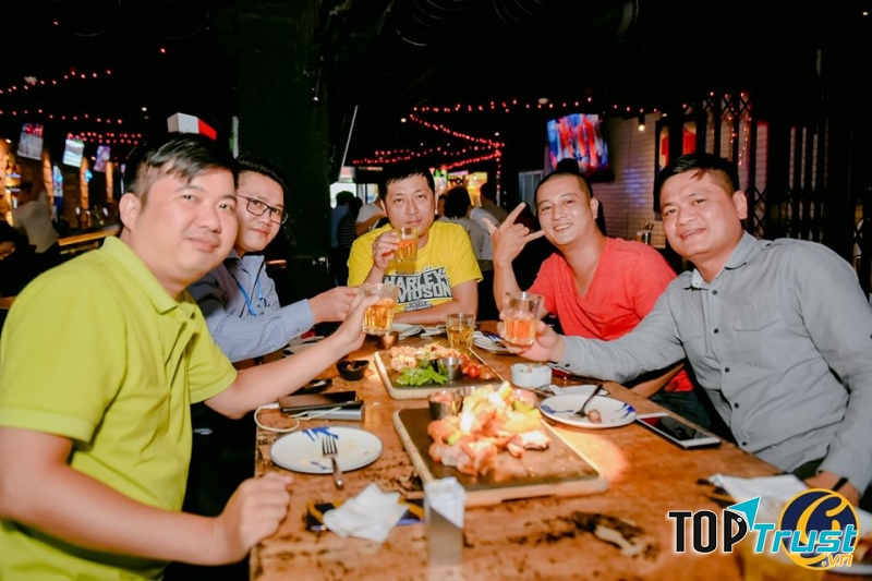 Khách hàng của Guru Sports Bar - Kỳ Đồng