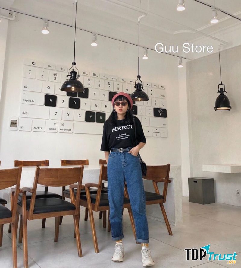 Áo thun kết hợp quần jean đơn giản