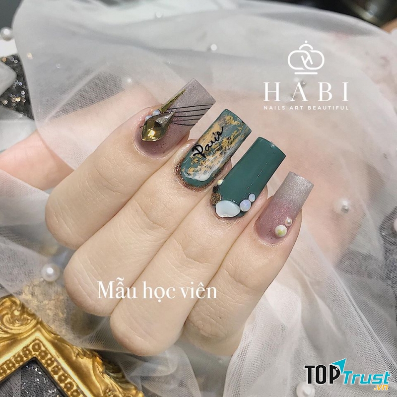 H A B I NAILS