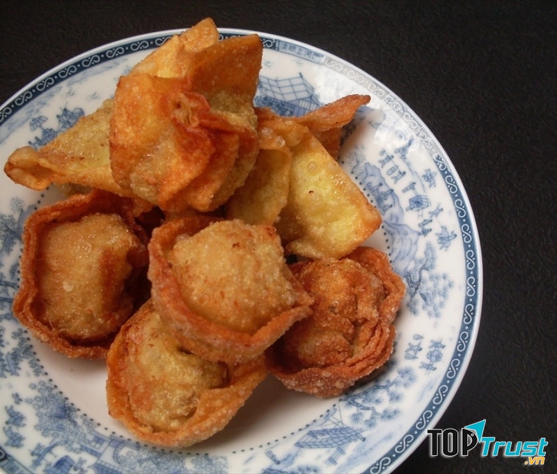 Ngạc nhiên nhất là mặc dù nổi tiếng vì món nào cũng ngon và đặc sắc nhưng hầu hết giá bán ở đây đều chỉ khoảng 20.000 đồng cho một phần.