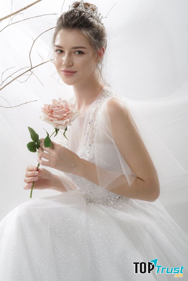 Hà Dino Makeup Artist