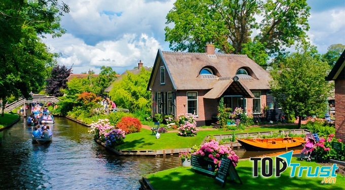 Ngôi làng Giethoorn
