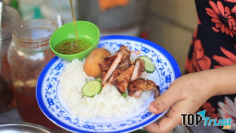 Hạ Long Quán - Bún Hải Sản & Cơm Bình Dân