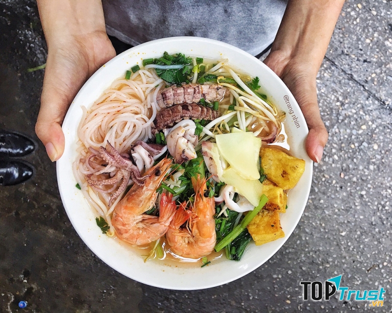 Hạ Long Quán - Bún Hải Sản & Cơm Bình Dân