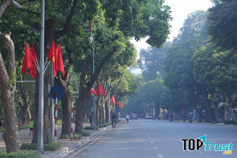 Một Hà Nội tĩnh lặng, lạ lẫm đến ngỡ ngàng.