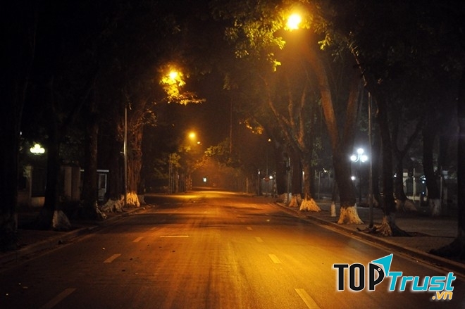 Cái tĩnh lặng của đêm Hà Nội